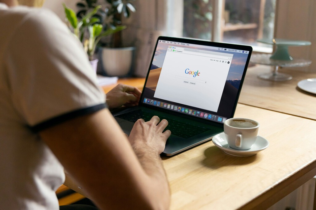 Google lleva años permitiendo que el algoritmo elija por ti las noticias que lees. Eso está a punto de cambiar