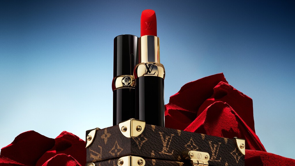 El iPhone de las barras de labios es de Louis Vuitton y esperan venderlos como churros: «los clientes están entusiasmados»
